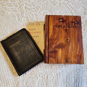 World Publishing Bible in Cedar Wooden Box - Chesapeake Bay Virginia KJV